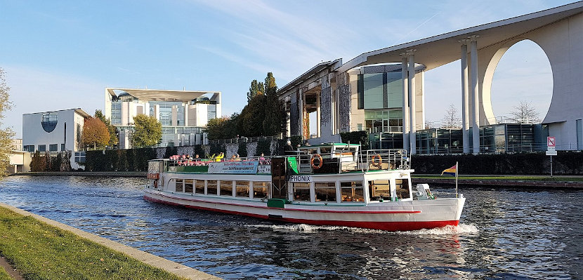 Erster Mai in Berlin auf dem Dampfer durchs Regierungsviertel