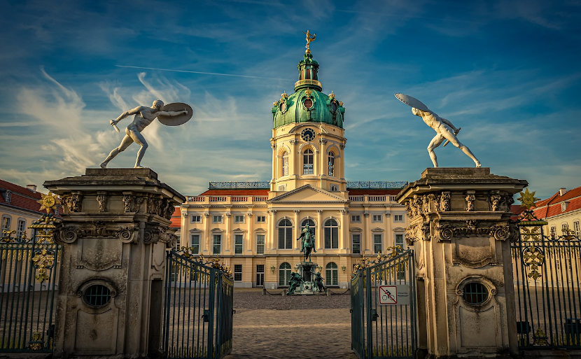 Schloss Charlottenburg im goldenen Abendlicht